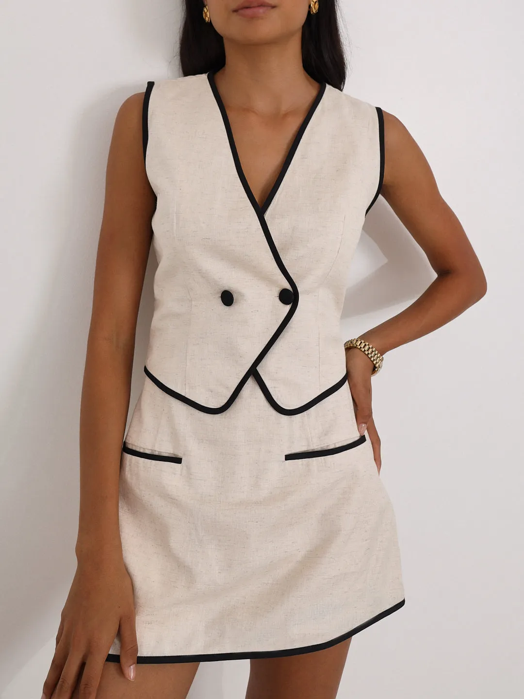 Julii Linen Blend Contrast Trim Tailored Skort | Beige & Black